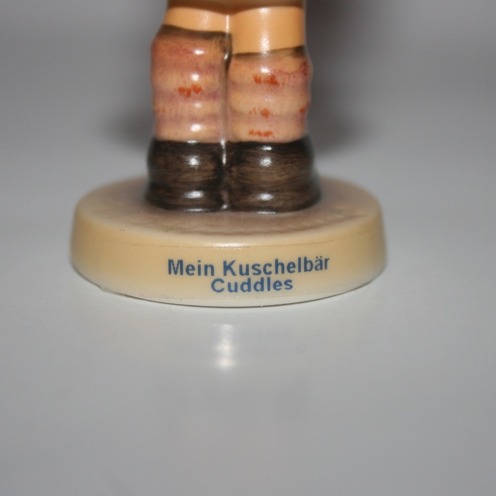Goebel Hummel Girl w/ teddy bear Cuddles Figurine - Picture 3 of 4